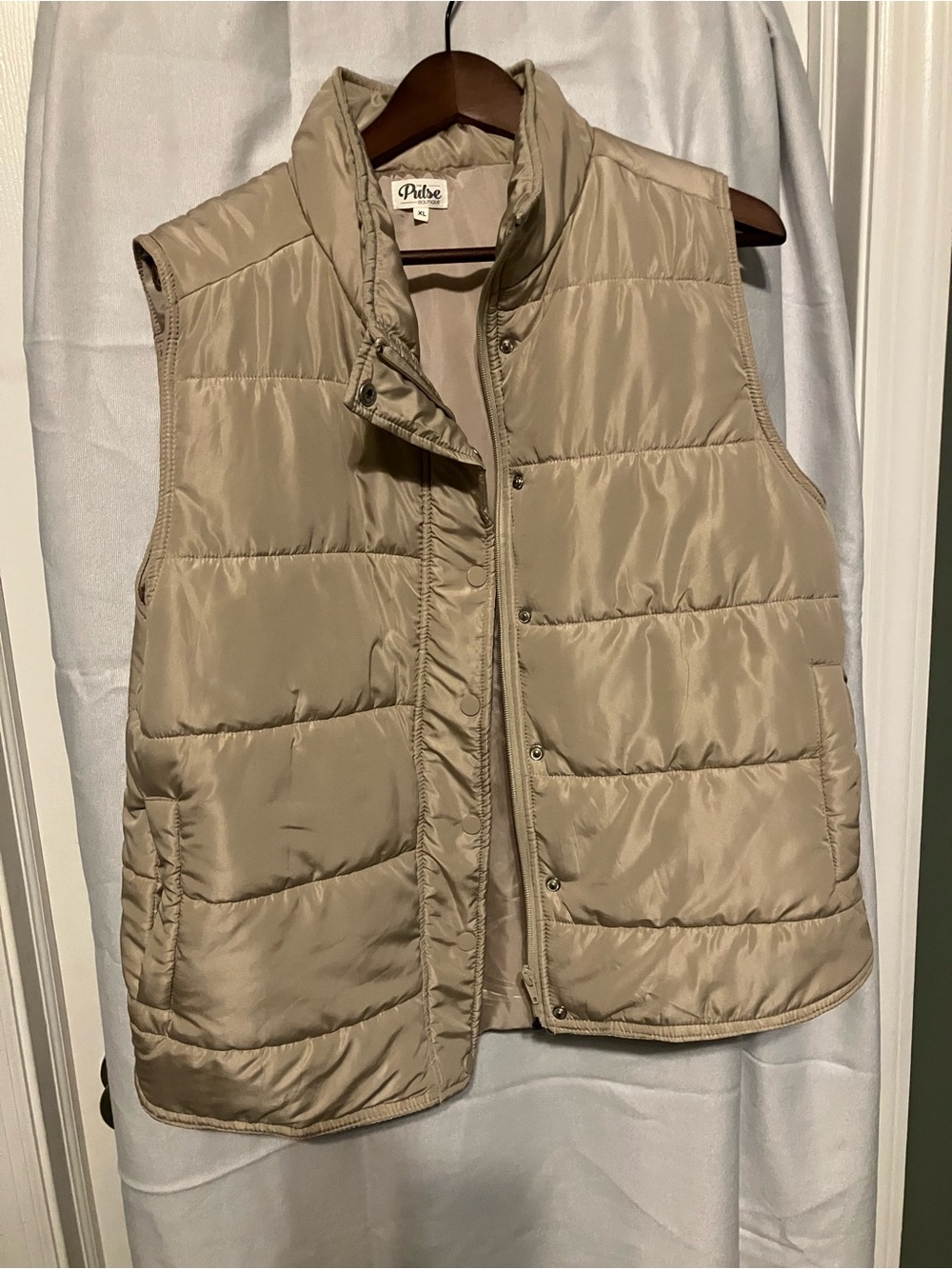 Women’s puffer vest - light beige